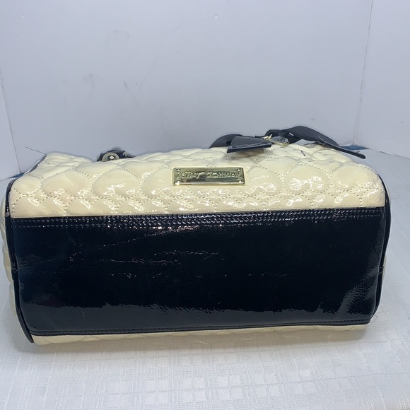 Betsey Johnson Be mine quilted hearts satchel - Picture 5 of 11
